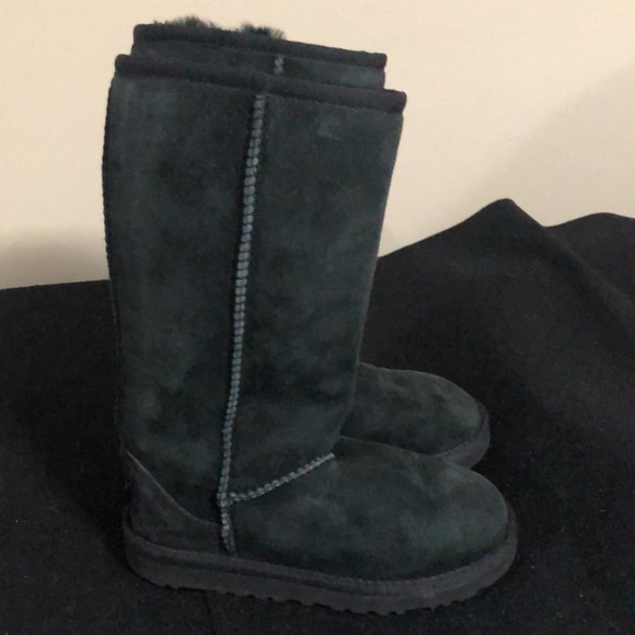 Ugg Classic Tall Boots. - Picture 4 of 5